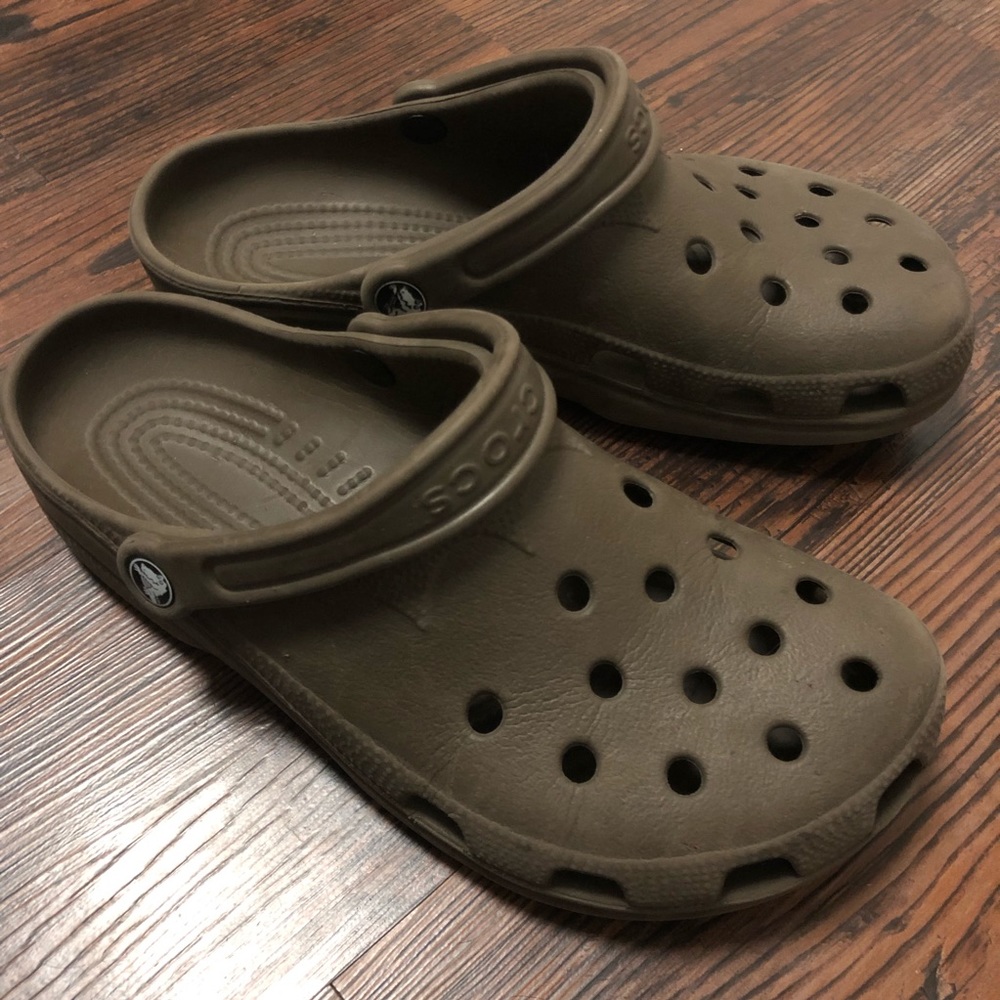 Brown CROCS 🐊